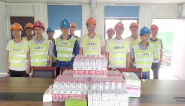 立信丨高溫慰問送清涼，心系一線暖人心
